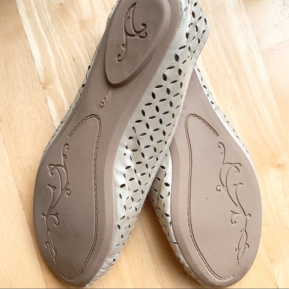 Solemates Gold Perforated Bow Tie Ballet Flats 8 - Picture 8 of 8